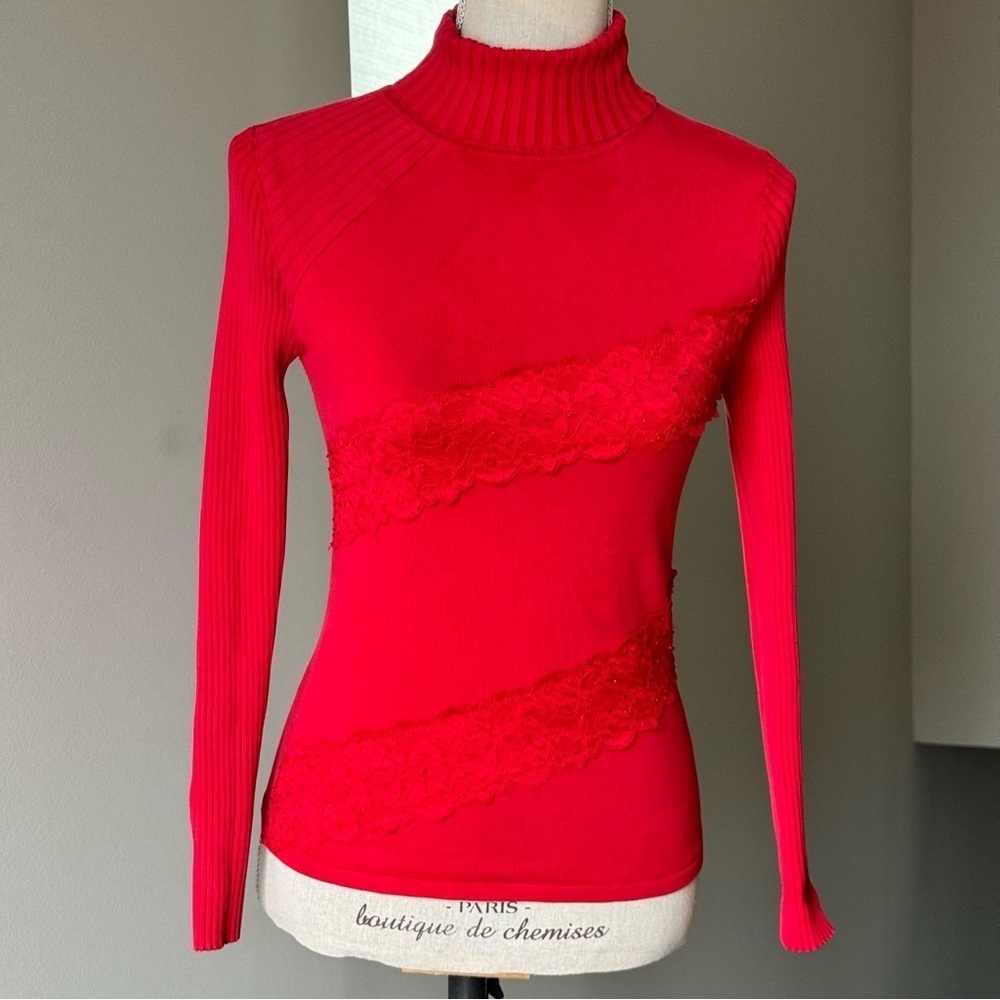 VERMANI Silk Blend Top with Lace Details - M